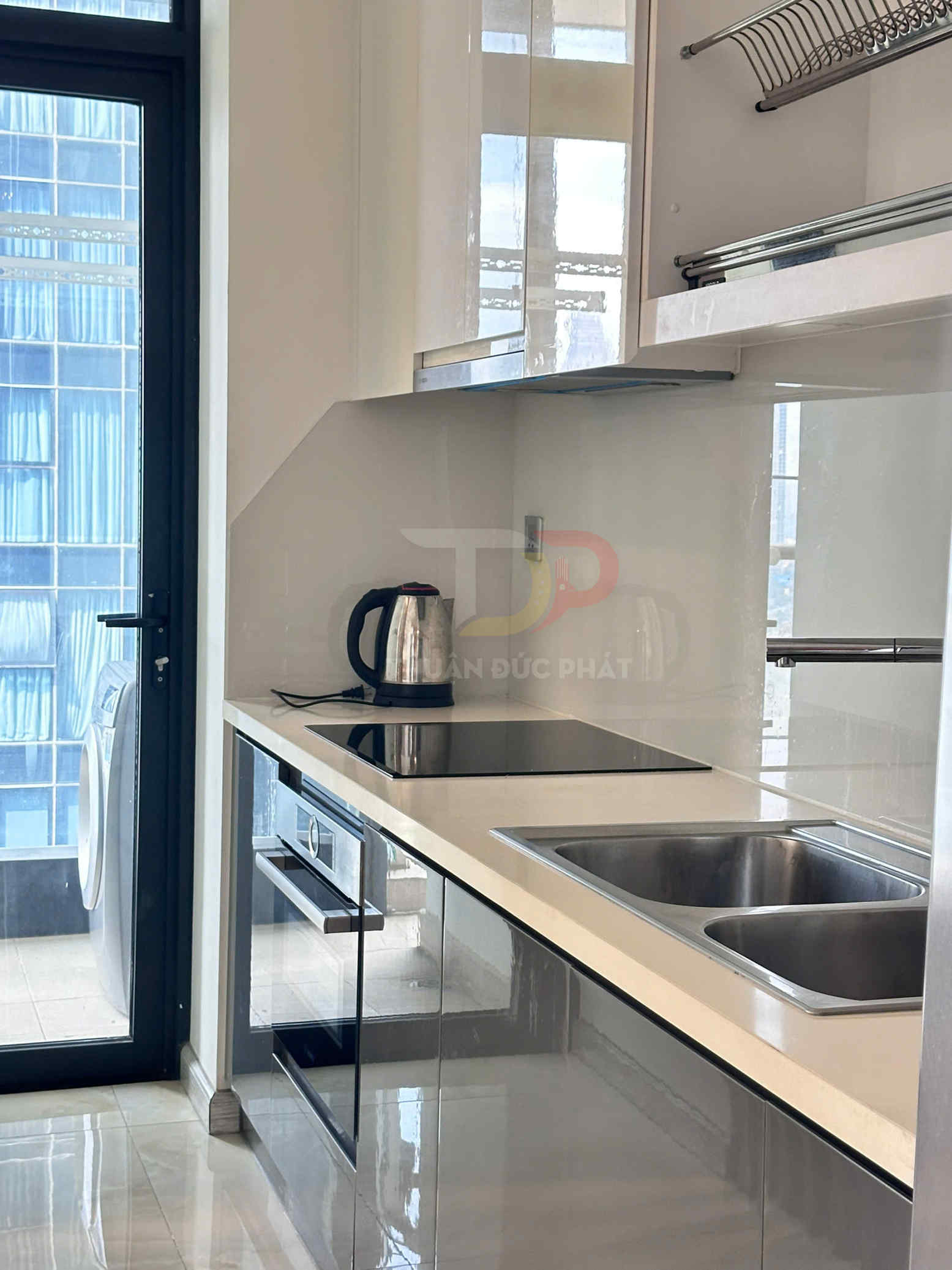 Cho thuê căn hộ Aqua 1 Vinhomes Golden River 2 phòng ngủ full nội thất view trực diện sông và Bitexco giá 33 triệu net