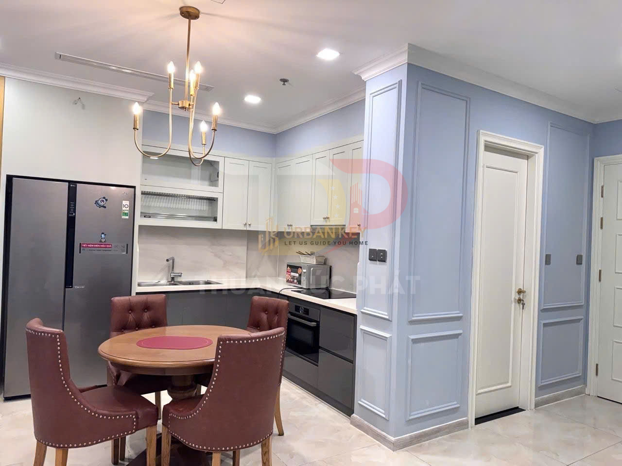 Cho Thuê Căn Hộ Vinhomes Golden River Lux 6 Hai Phòng Ngủ Full Nội Thất, View Thành Phố Và Nội Khu A1, Giá 33 Triệu Đồng