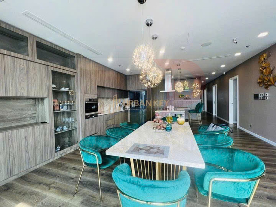 Cho thuê căn hộ Aqua 2 Vinhomes Golden River 118 mét vuông, 3 phòng ngủ, nội thất cao cấp