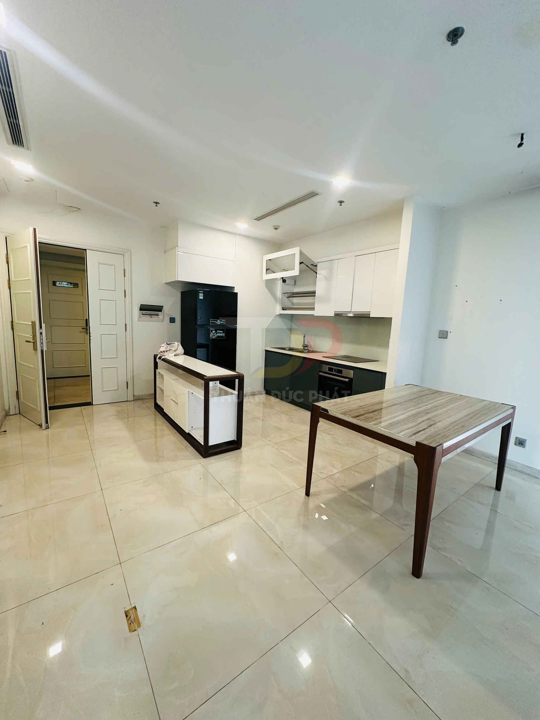 Cho thuê căn hộ Vinhomes Golden River Aqua 1 2 phòng ngủ 84 mét vuông view xéo sông Thảo Cầm Viên giá 28 triệu net