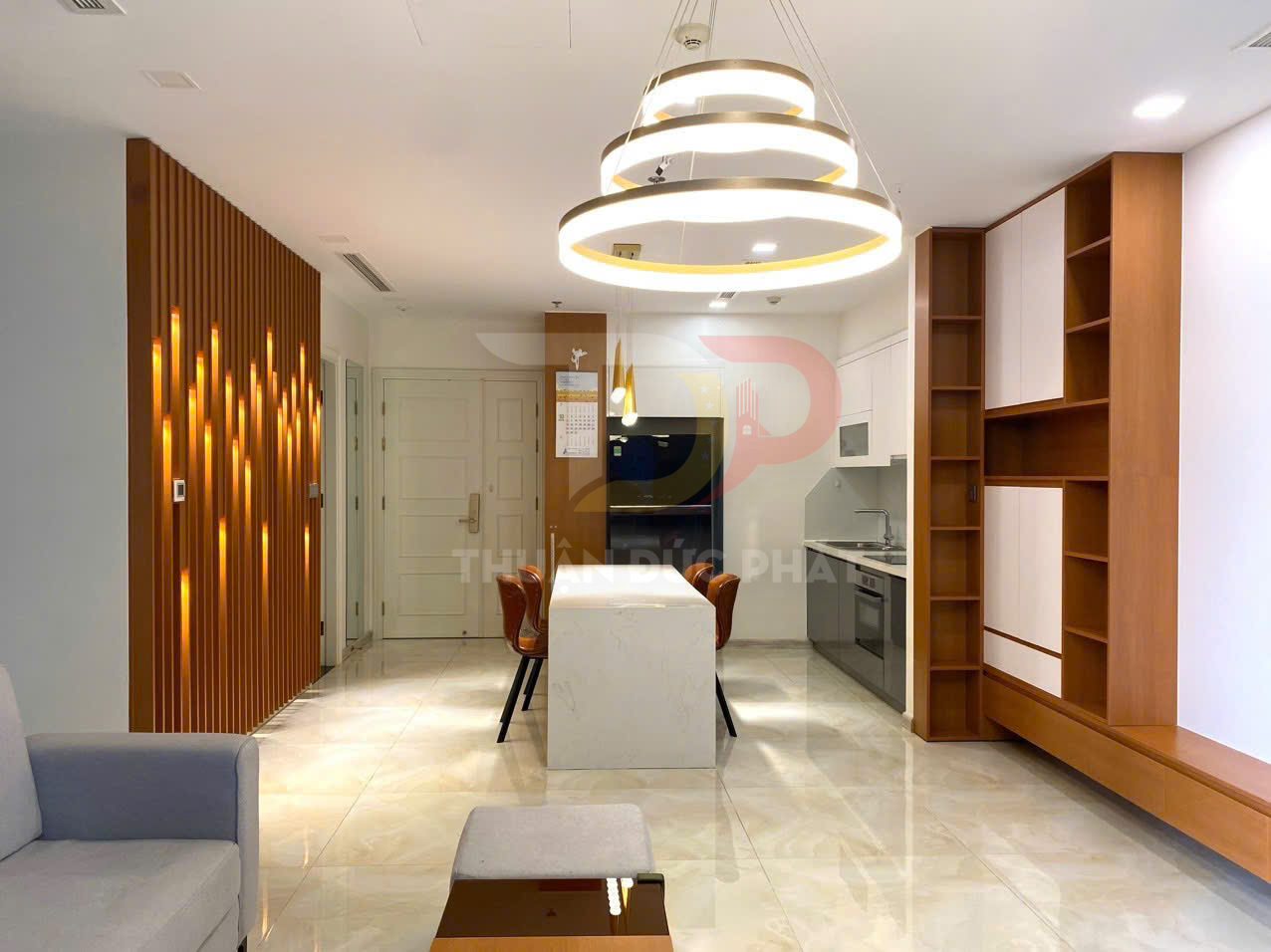 Đèn thả trần LED vòng tròn hiện đại chiếu sáng bàn ăn trong không gian bếp và phòng khách sang trọng