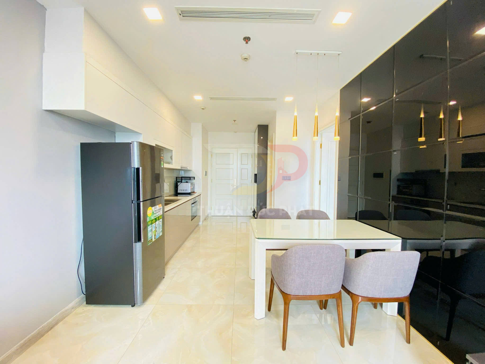 Bán căn hộ Vinhomes Golden River Aqua 4 một phòng ngủ full nội thất view sông và Landmark 81 trực diện