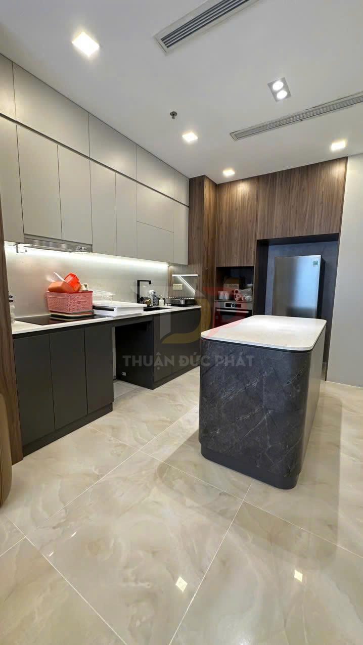 Cho thuê căn hộ Vinhomes Golden River Aqua 2 diện tích 72 mét vuông, 2 phòng ngủ, nội thất đầy đủ, view thành phố và Landmark 81