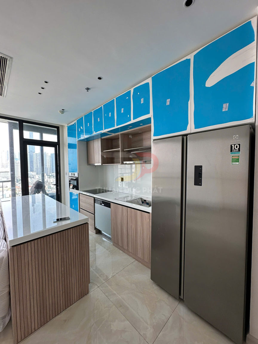 Cho thuê căn hộ Vinhomes Golden River tòa Aqua 3 căn hộ 2 phòng ngủ vòng cung đã sửa hoàn thiện giá 1800 đô la Mỹ mỗi tháng