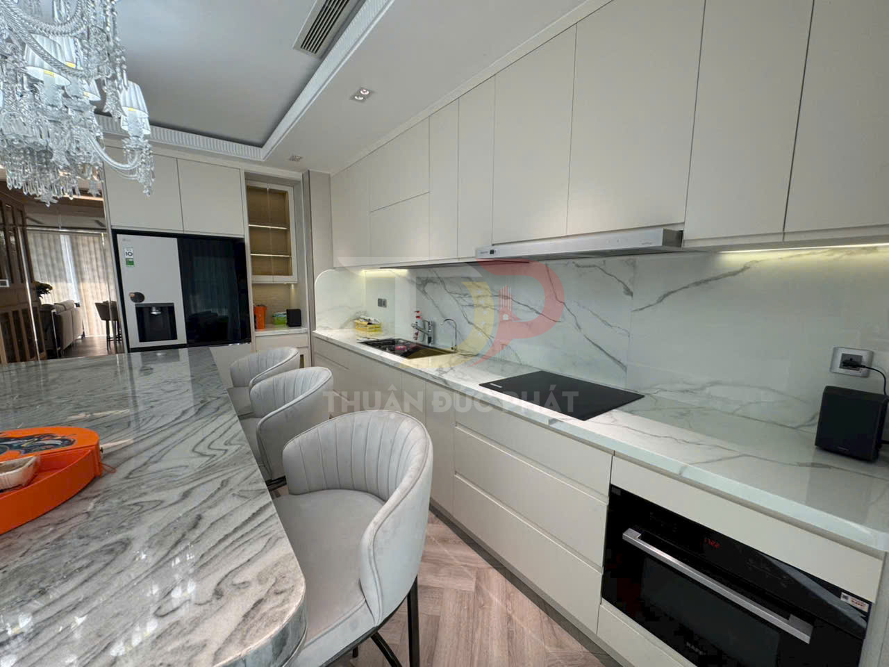 Cho thuê căn hộ Vinhomes Golden River Aqua 1 3 phòng ngủ full nội thất view sông Bitexco giá 110 triệu