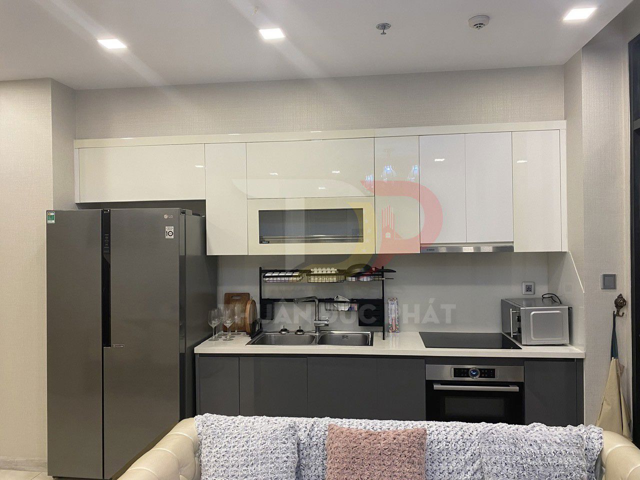 Cho thuê căn hộ Vinhomes Golden River Aqua 1 full nội thất 2 phòng ngủ view Landmark 81 giá 30 triệu NET