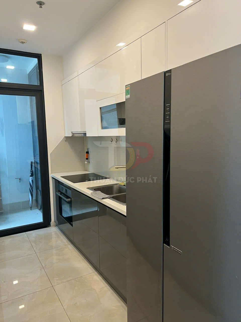 Cho Thuê Căn Hộ Vinhomes Golden River 2 Phòng Ngủ Đầy Đủ Nội Thất Tòa Aqua 3 Tầm Nhìn Landmark 81