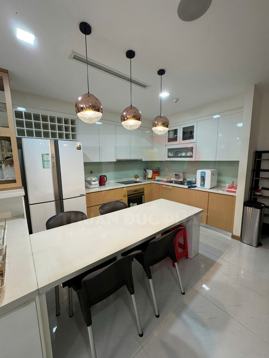 Cho thuê căn hộ 2 phòng ngủ Vinhomes Central Park Park 6 diện tích 85 mét vuông giá 27 triệu net
