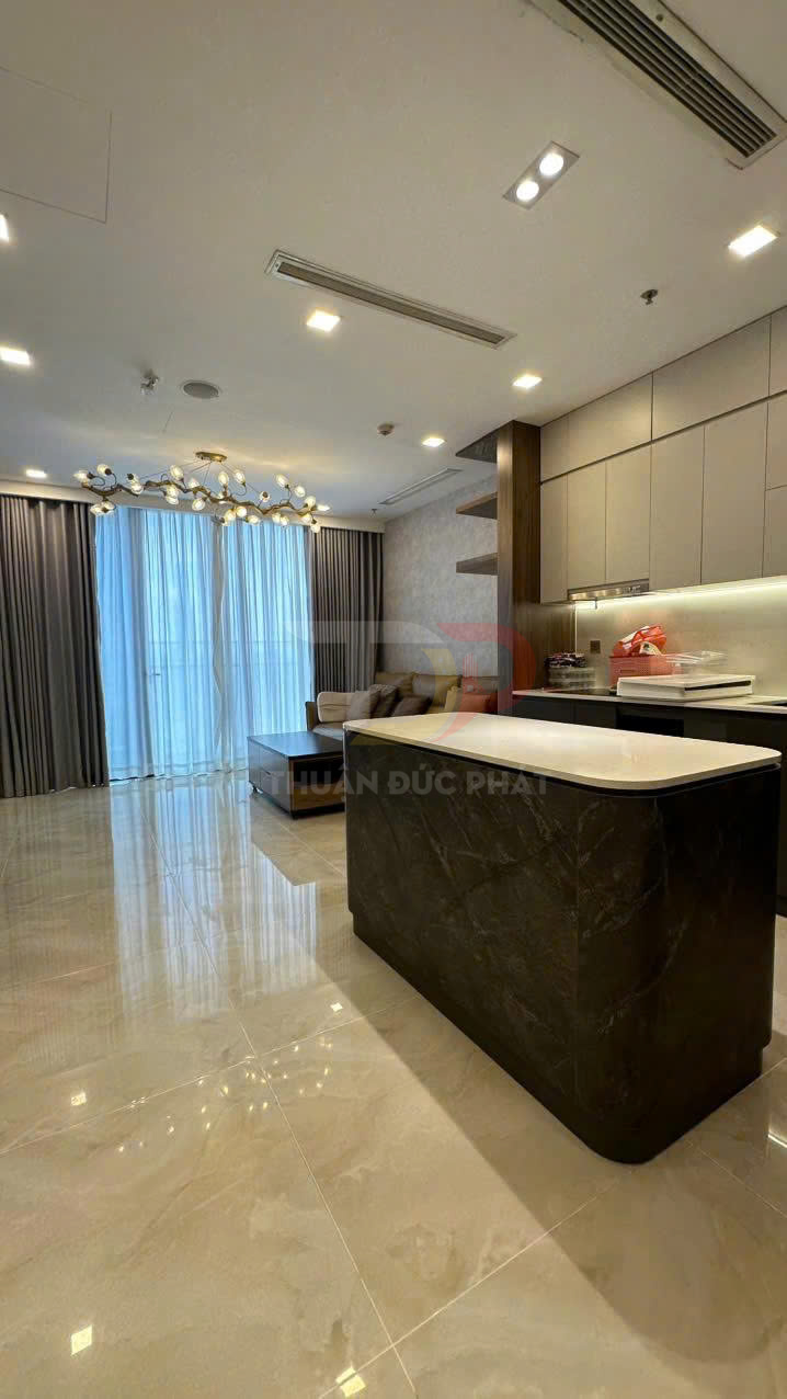 Cho thuê căn hộ Vinhomes Golden River Aqua 2 diện tích 72 mét vuông, 2 phòng ngủ, nội thất đầy đủ, view thành phố và Landmark 81