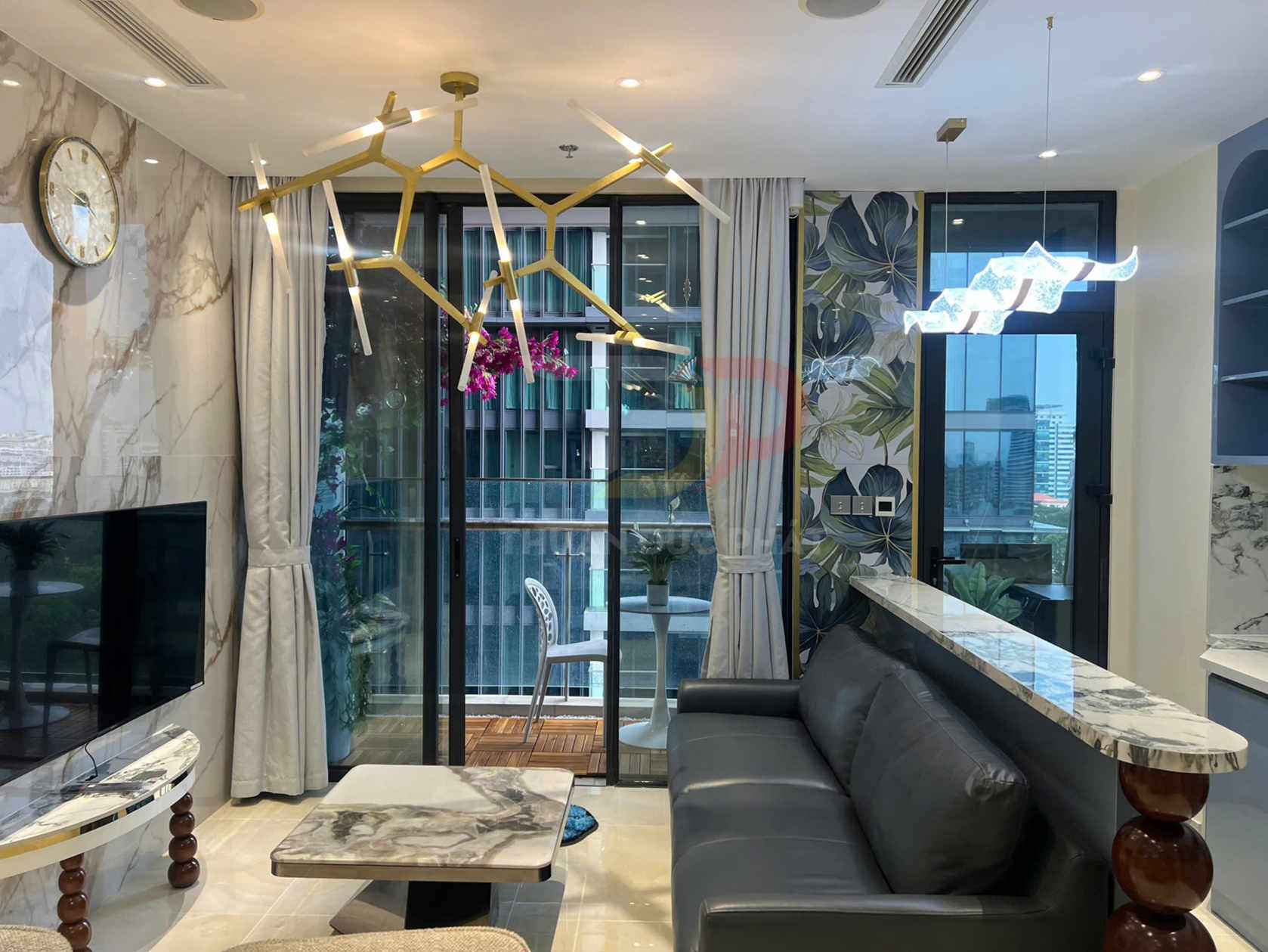 Bán căn hộ Vinhomes Golden River Lux 6 full nội thất cao cấp 1 phòng ngủ diện tích 50.7m2 view nội khu giá 10.9 tỷ