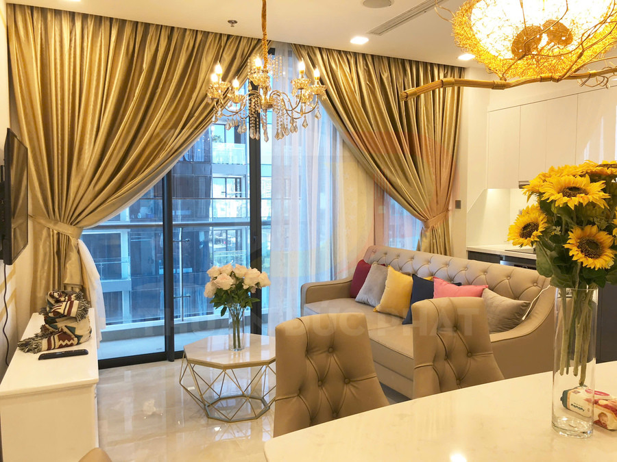 Cho thuê căn hộ Aqua 2 Vinhomes Golden River 68,6 mét vuông, 2 phòng ngủ, nội thất cao cấp, giá 27 triệu