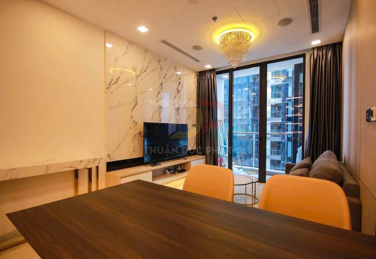 Cho thuê căn hộ Vinhomes Golden River Aqua 1 một phòng ngủ full nội thất view xéo sông và Tòa Central Park