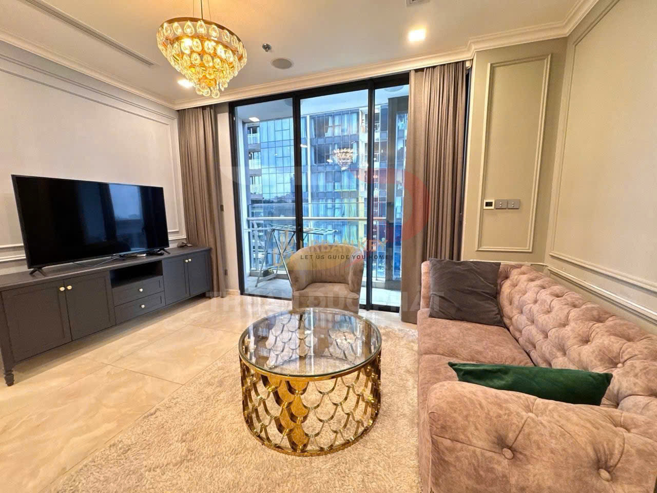 Cho Thuê Căn Hộ Vinhomes Golden River Lux 6 Hai Phòng Ngủ Full Nội Thất, View Thành Phố Và Nội Khu A1, Giá 33 Triệu Đồng
