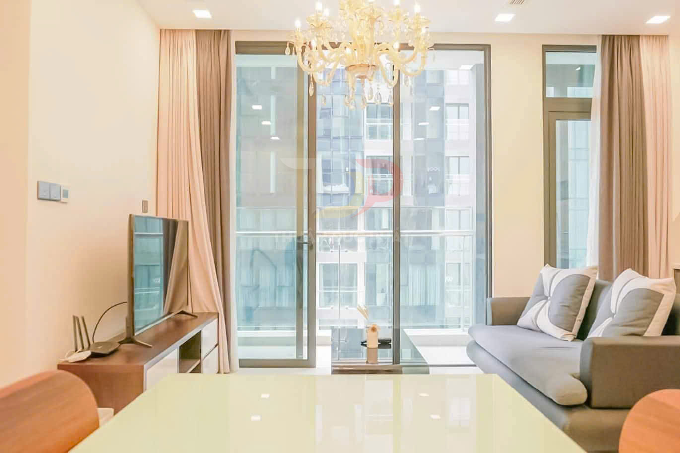 Bán căn hộ Vinhomes Golden River Aqua 2 diện tích 68.6 mét vuông, 2 phòng ngủ, full nội thất, view nội khu xéo sông và Thảo Cầm Viên