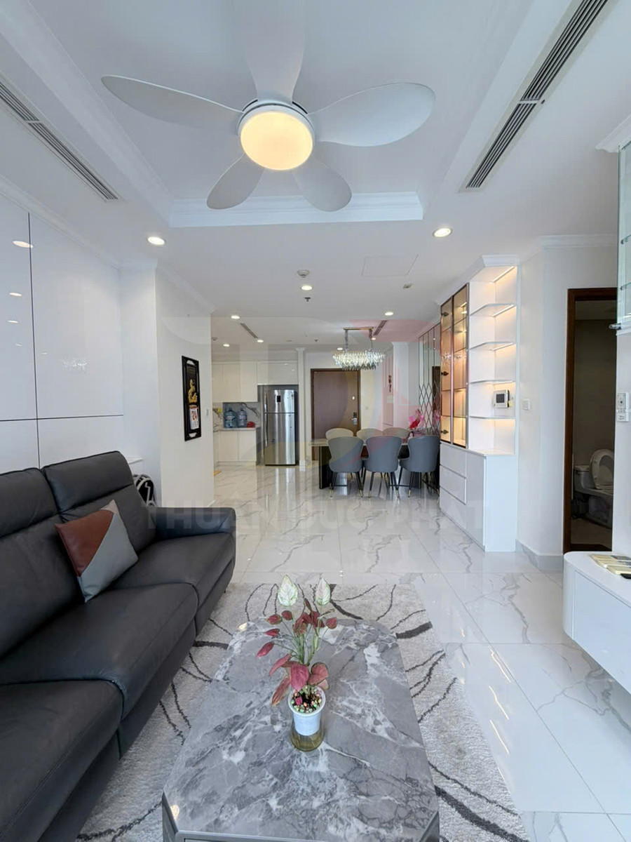 Bán căn hộ 2 phòng ngủ Landmark 2 Vinhomes Central Park 83,8m2 giá 15,5 tỷ, nhà trống có sổ