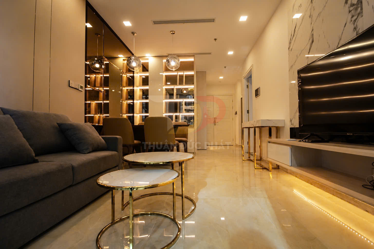 Cho thuê căn hộ Vinhomes Golden River Aqua 1 một phòng ngủ full nội thất view xéo sông và Tòa Central Park