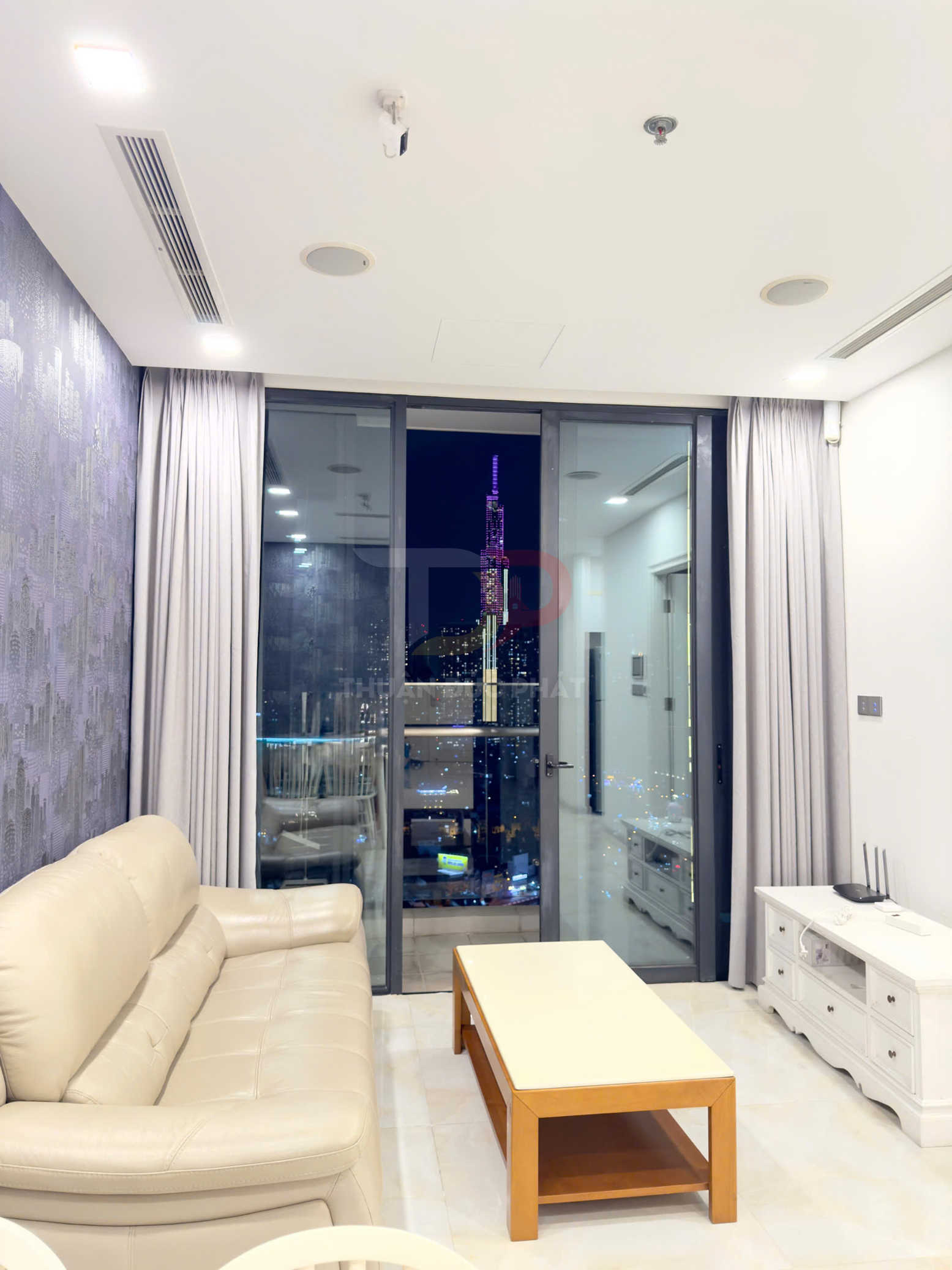 Bán căn hộ Vinhomes Golden River Aqua 3 full nội thất 2 phòng ngủ view Thành phố Landmark 81 giá 13.2 tỷ