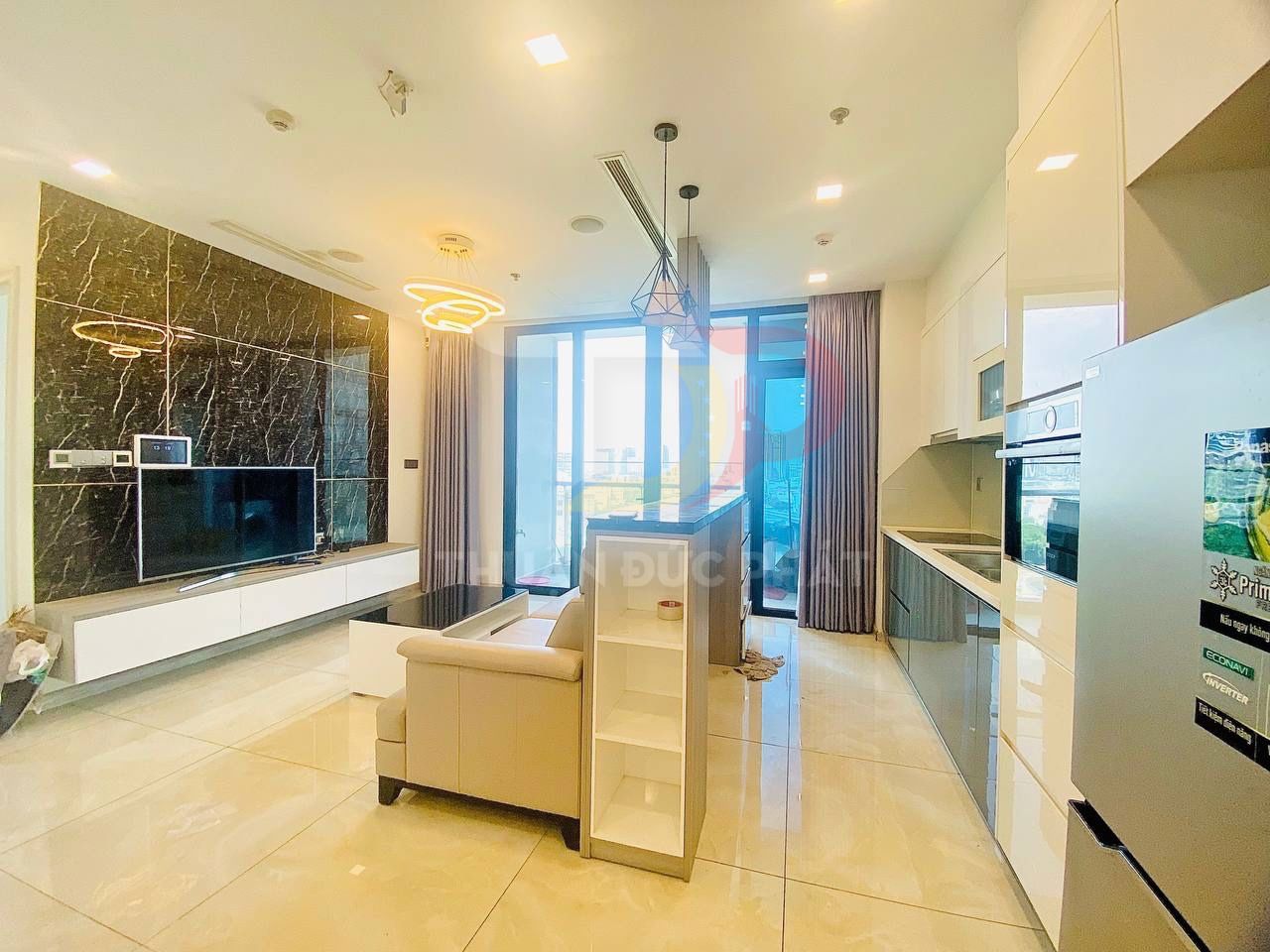 Cho thuê căn hộ Vinhomes Golden River Aqua 3 vòng cung 2 phòng ngủ full nội thất view Landmark 81 giá 31 triệu