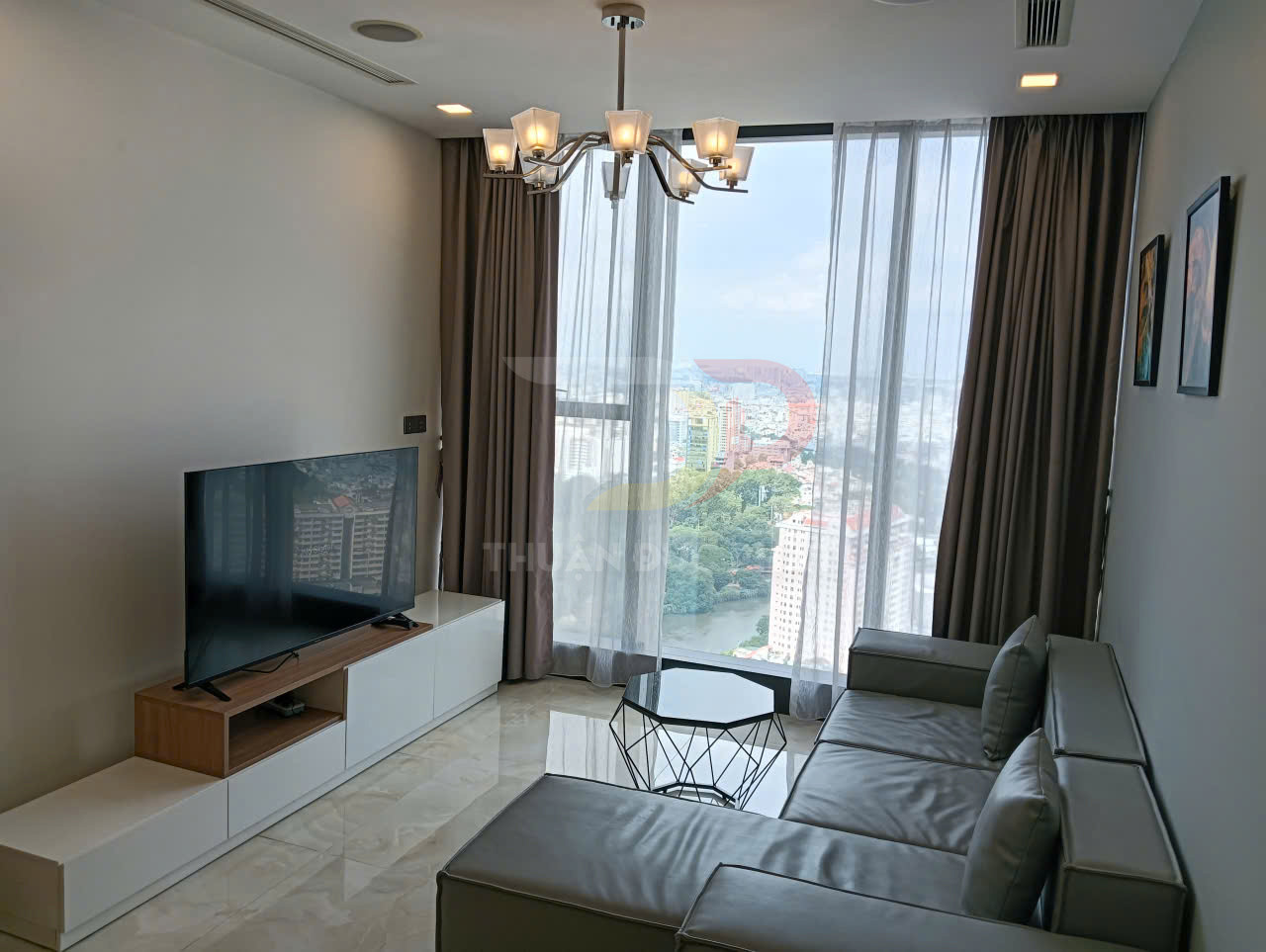 Bán căn hộ 1 phòng ngủ Vinhomes Golden River Aqua 3 full nội thất view thành phố và Thảo Cầm Viên giá 10.5 tỷ