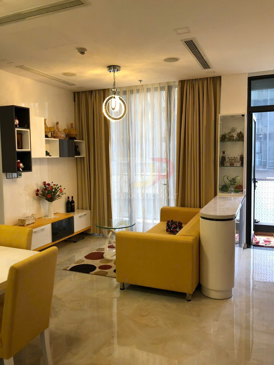 Cho Thuê Căn Hộ Vinhomes Golden River Tòa Aqua 1 Hai Phòng Ngủ Đầy Đủ Nội Thất Cao Cấp