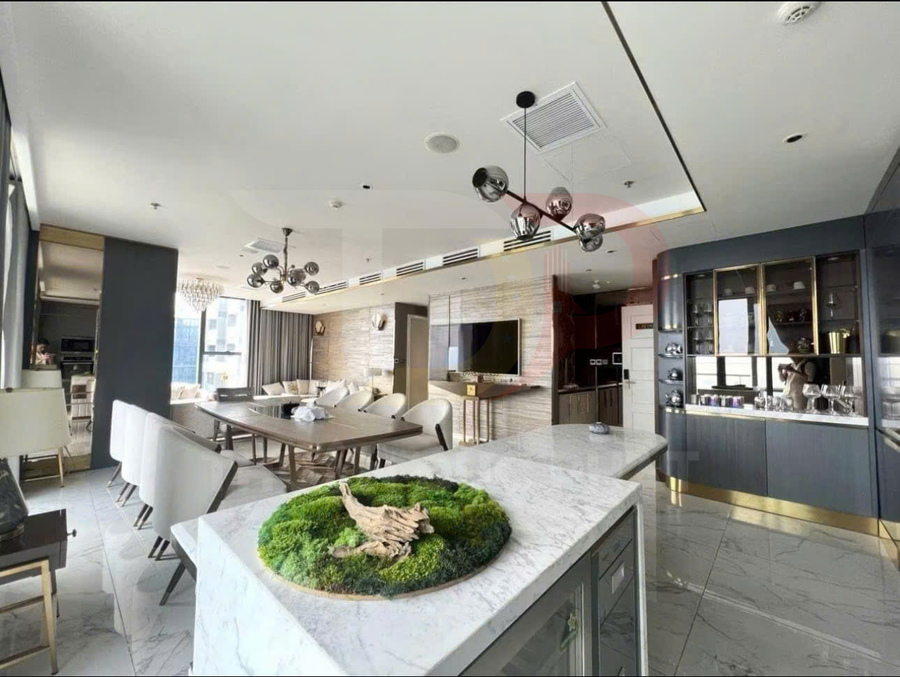 Cho thuê căn hộ Vinhomes Golden River Aqua 1 diện tích 159 mét vuông, 3 phòng ngủ, nội thất đầy đủ, view sông Sài Gòn và bán đảo Thủ Thiêm