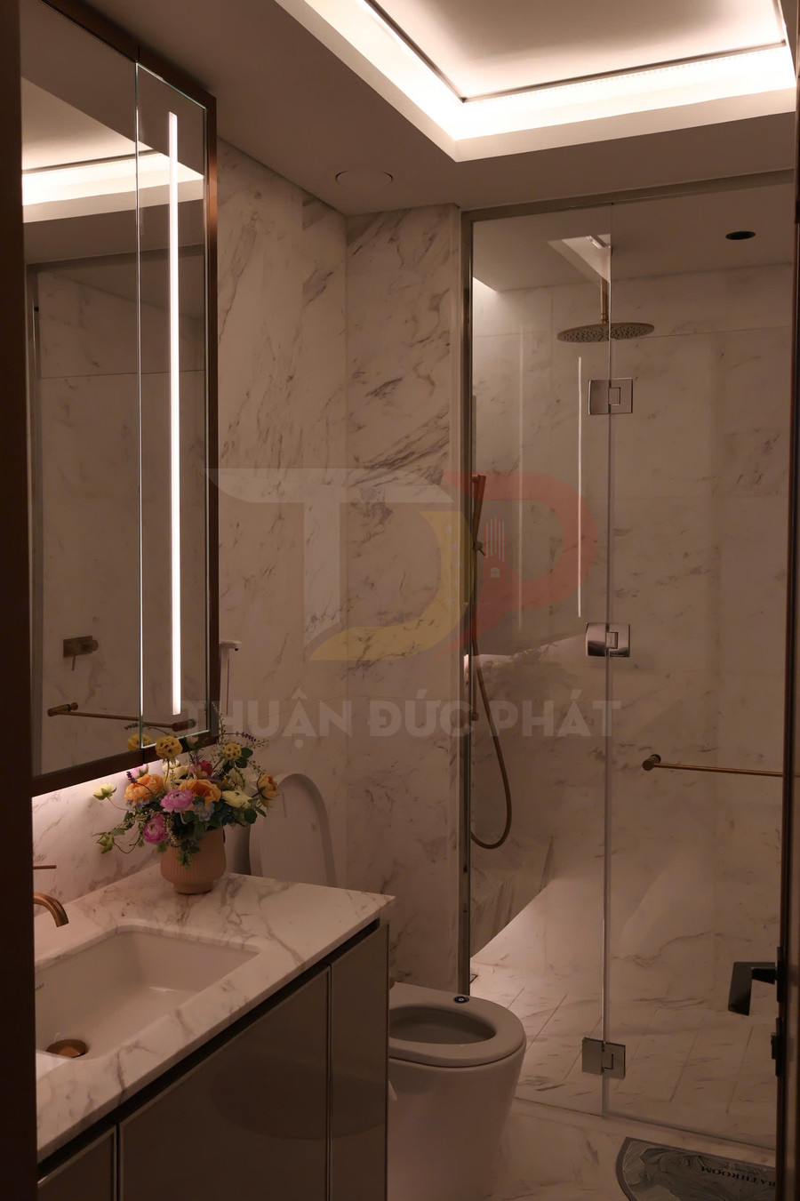 Thuê căn hộ hai phòng ngủ Grand Marina Sài Gòn tòa Sea, diện tích từ 80 đến 100 mét vuông, giá 100 triệu đồng mỗi tháng