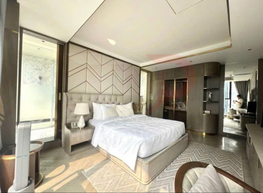 Cho thuê căn hộ Vinhomes Golden River Aqua 1 diện tích 159 mét vuông, 3 phòng ngủ, nội thất đầy đủ, view sông Sài Gòn và bán đảo Thủ Thiêm