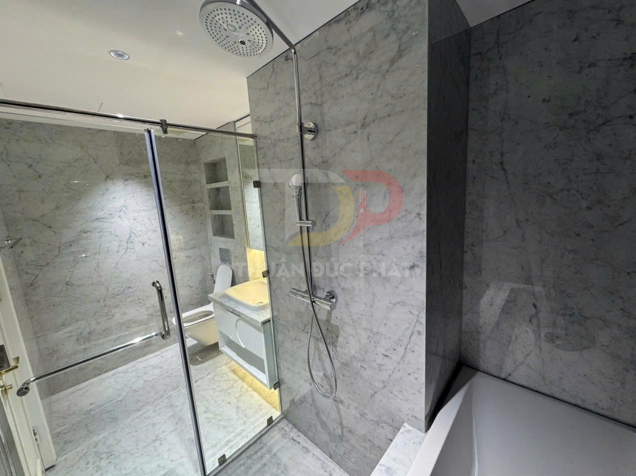 Bán căn hộ Vinhomes Golden River Aqua 2 full nội thất 3 phòng ngủ view sông và Bitexco giá 31 tỷ chi tiết mới nhất