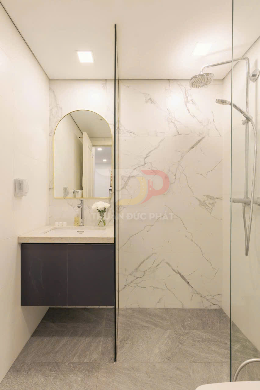 Bán căn hộ một phòng ngủ Aqua 1 Vinhomes Golden River 50,6 mét vuông full nội thất, sổ hồng, giá chốt 9,8 tỷ