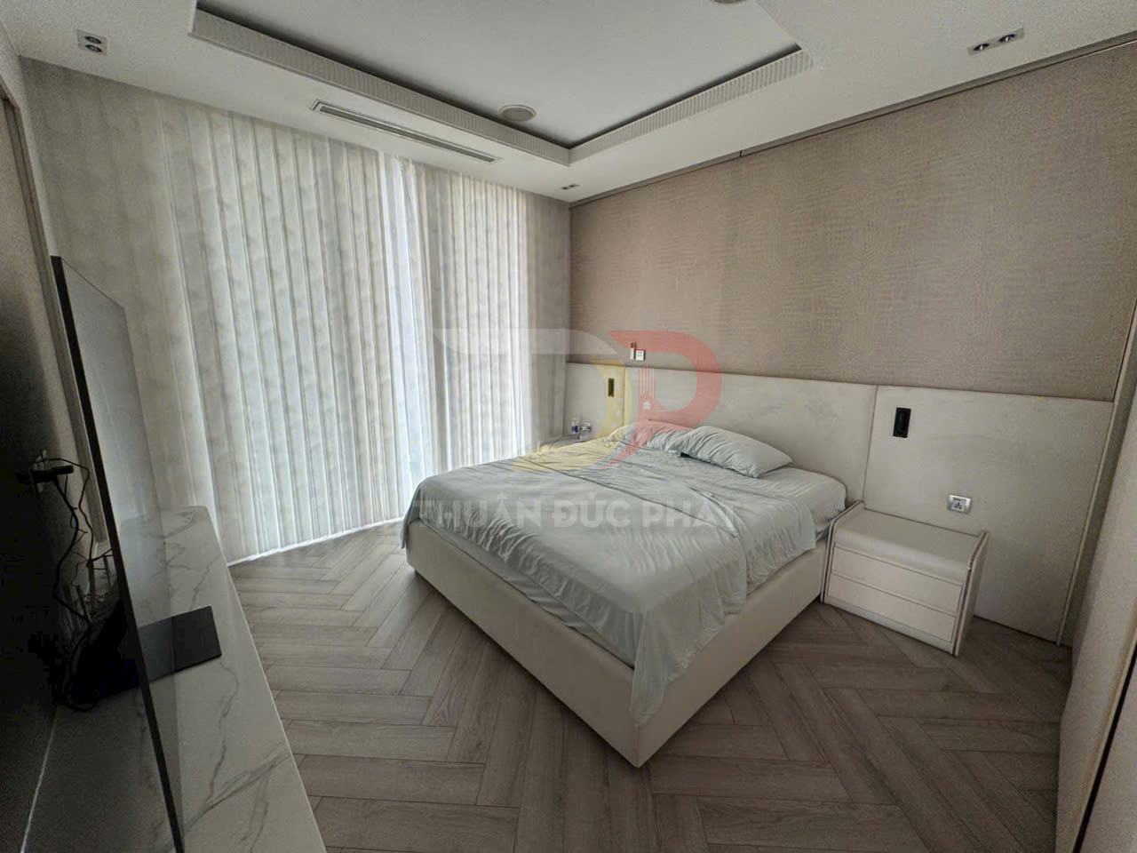 Cho thuê căn hộ Vinhomes Golden River Aqua 1 3 phòng ngủ full nội thất view sông Bitexco giá 110 triệu