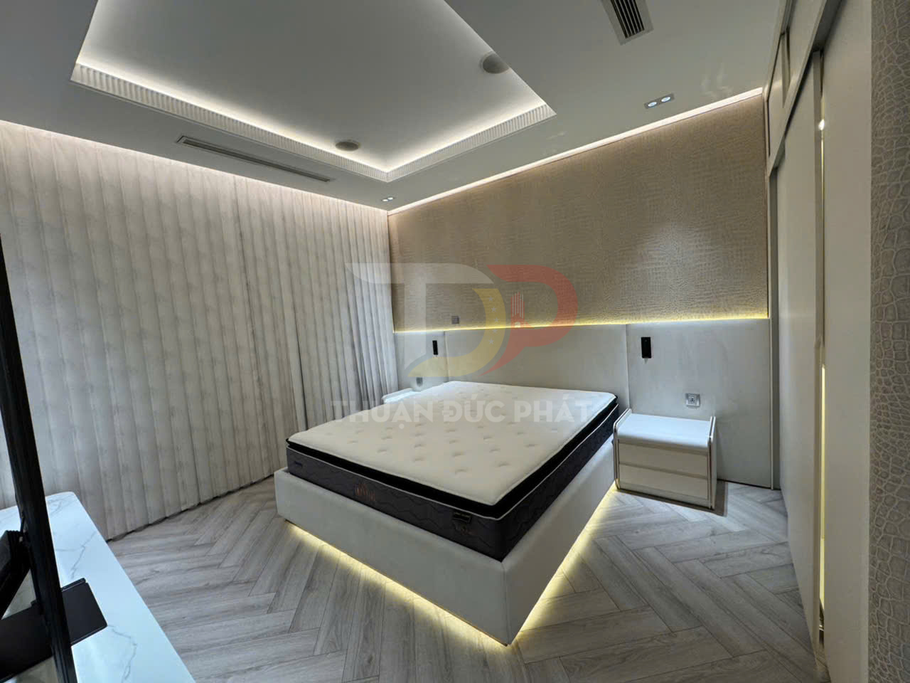 Cho thuê căn hộ Vinhomes Golden River Aqua 1 3 phòng ngủ full nội thất view sông Bitexco giá 110 triệu