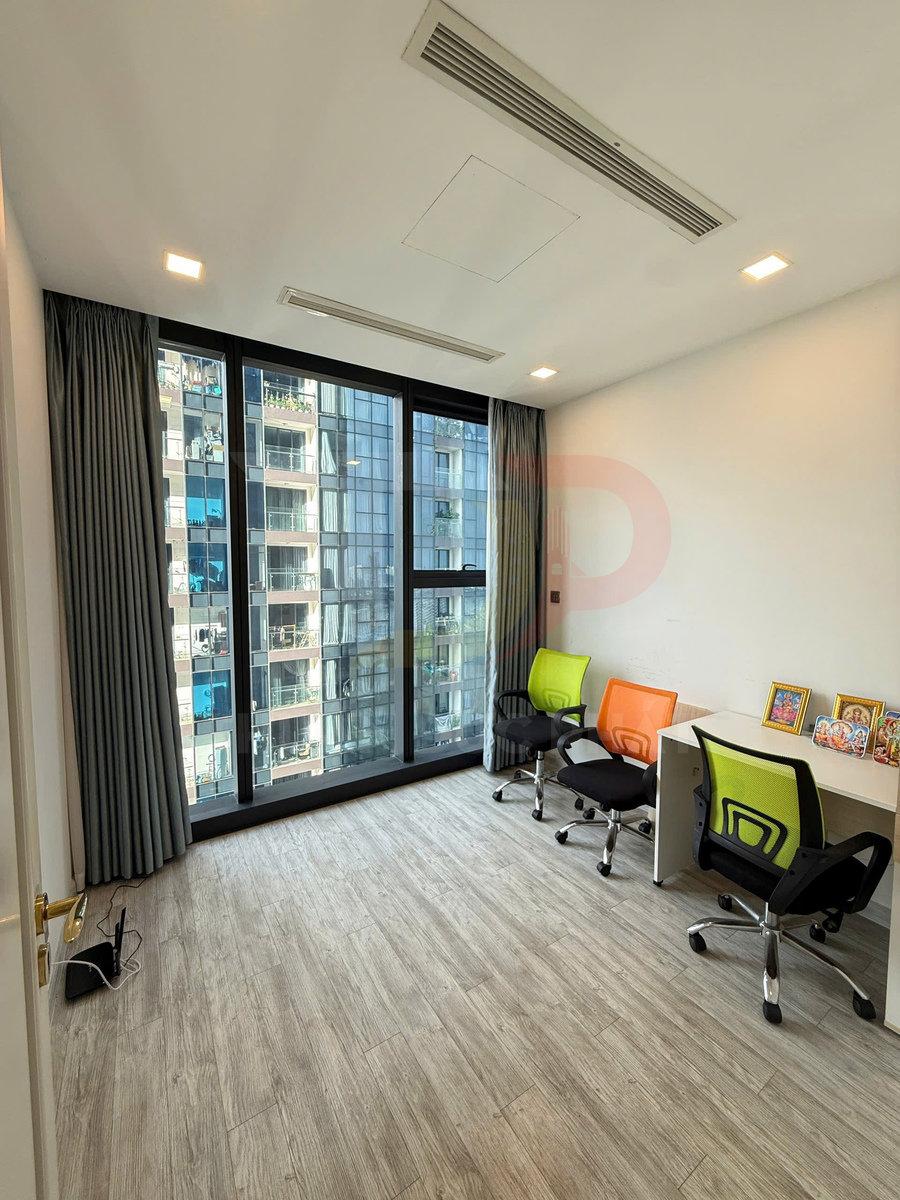 Cho thuê căn hộ Vinhomes Golden River Aqua 2 hai phòng ngủ 78,5 mét vuông giá 33 triệu đồng mỗi tháng