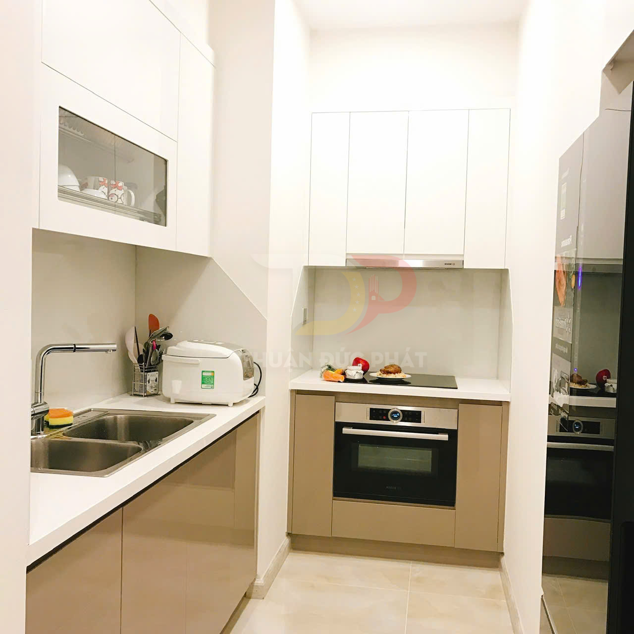 Bán căn hộ 1 phòng ngủ Vinhomes Golden River Aqua 1 full nội thất, view nội khu, giá 9.5 tỷ chi tiết và đánh giá thực tế