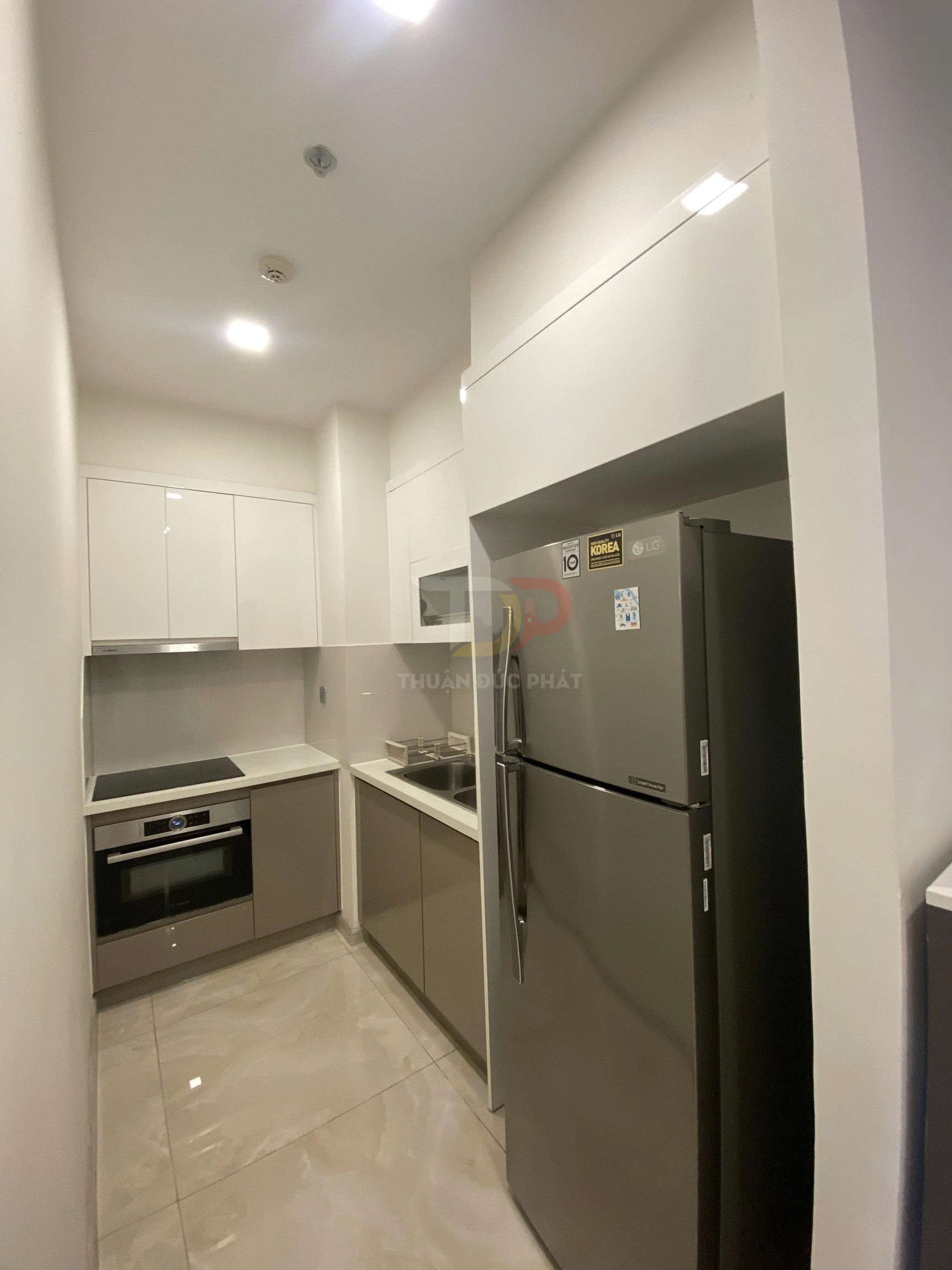 Cho Thuê Căn Hộ Vinhomes Golden River Tòa Aqua Một Phòng Ngủ Đầy Đủ Nội Thất Tầm Nhìn Hướng Sông Sài Gòn