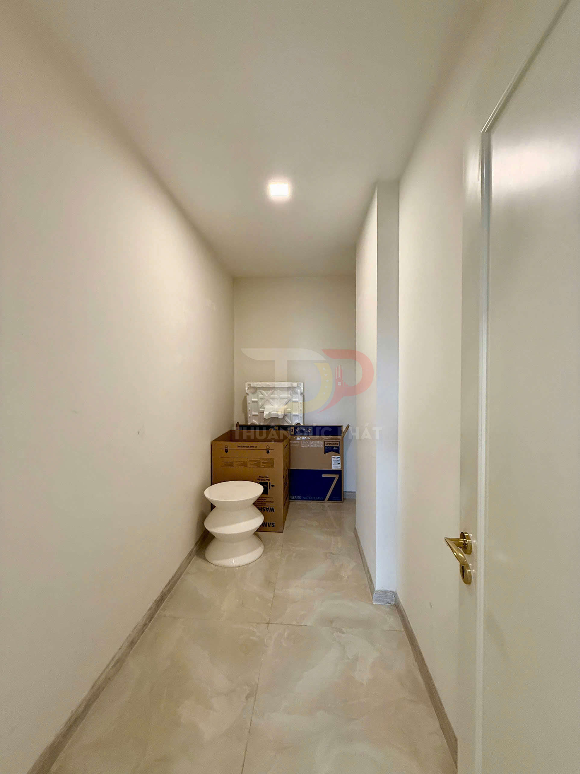 Cho Thuê Căn Hộ Aqua 2 Vinhomes Golden River 4 Phòng Ngủ 159m2 Nội Thất Đẹp View Sông Giá 85 Triệu Mỗi Tháng