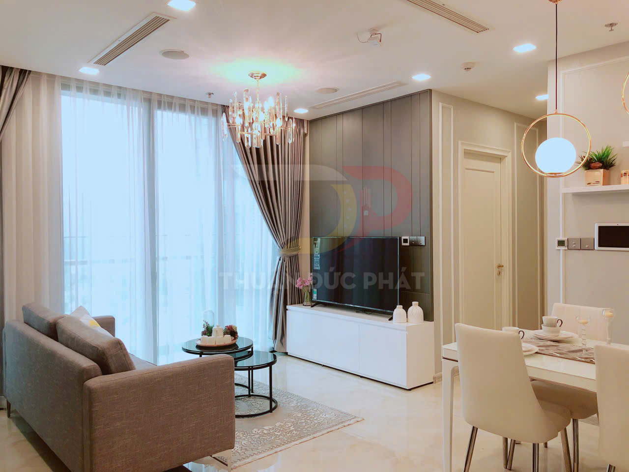 Bán căn hộ Vinhomes Golden River Aqua 2 full nội thất view Landmark 81 2 phòng ngủ giá 14 tỷ sổ hồng trao tay