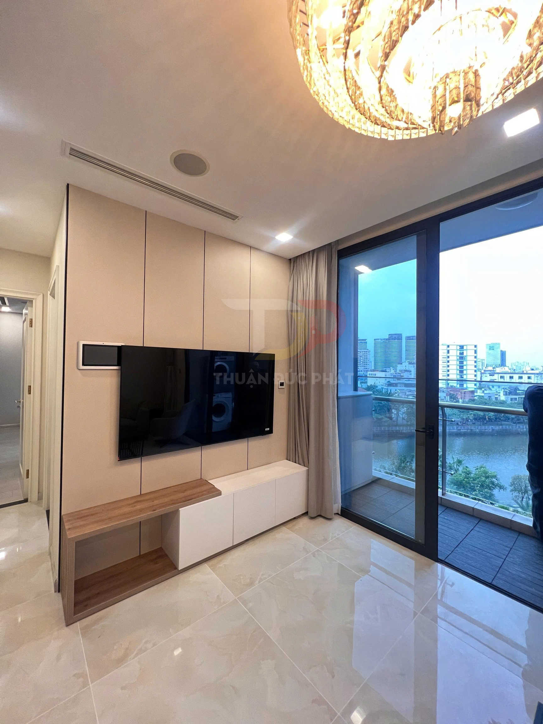 Bán Căn Hộ Aqua 1 Vinhomes Golden River 2 Phòng Ngủ 83,2 Mét Vuông Full Nội Thất View Nội Khu Xéo Sông Landmark 81 Giá 19 Tỷ