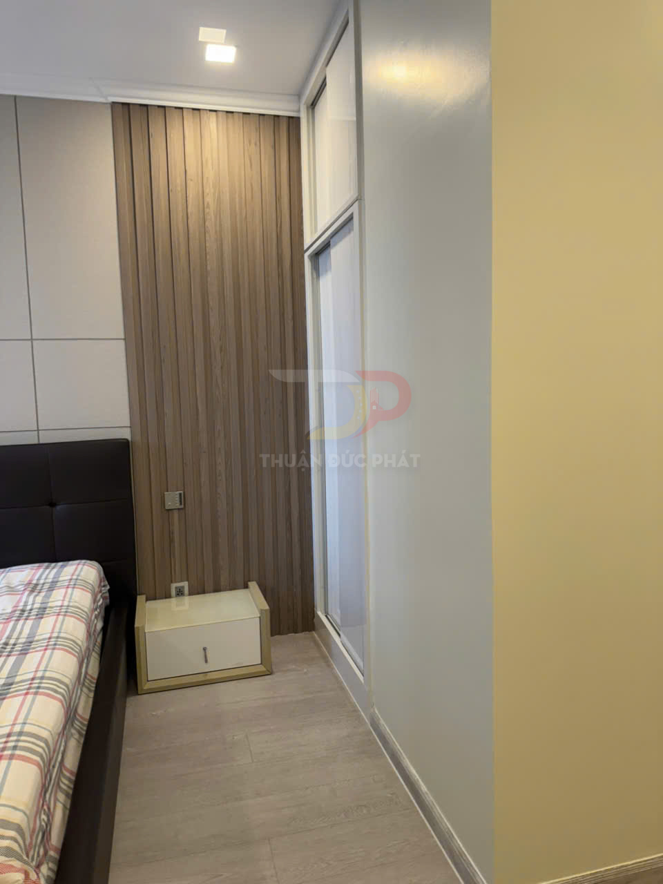 Cho Thuê Căn Hộ Aqua 2 Vinhomes Golden River Hai Phòng Ngủ Full Nội Thất Mới View Sông Và Bitexco Trực Diện