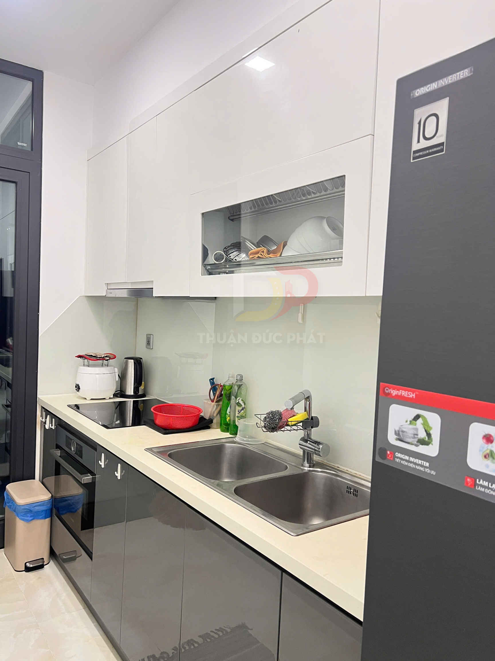 Bán căn hộ Vinhomes Golden River Aqua 2 full nội thất 2 phòng ngủ view Landmark 81 giá 11.5 tỷ chi tiết đầy đủ nhất