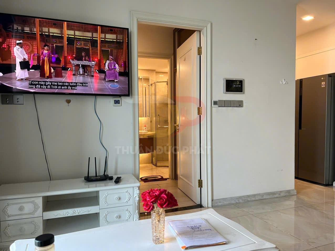 Cho Thuê Căn Hộ Vinhomes Golden River 2 Phòng Ngủ Đầy Đủ Nội Thất Tòa Aqua 3 Tầm Nhìn Landmark 81