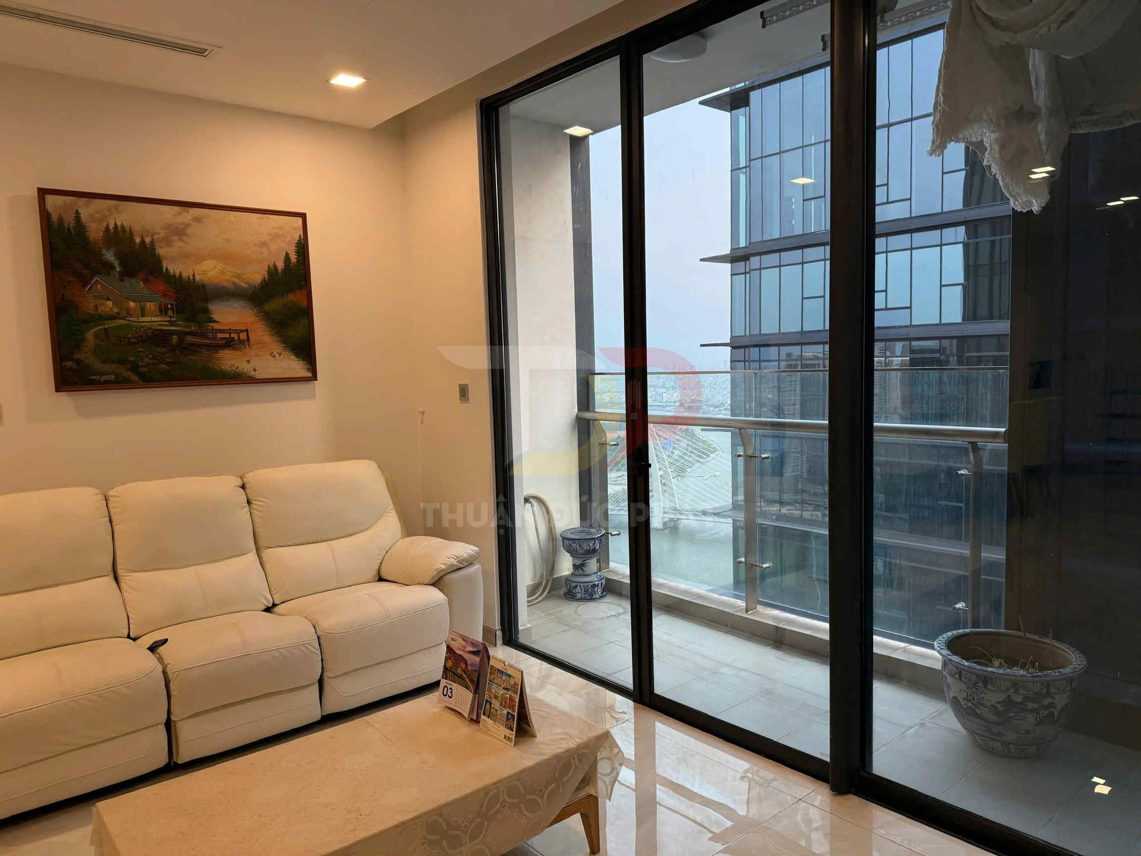 Cho Thuê Căn Hộ Vinhomes Golden River Hai Phòng Ngủ Tòa Lux 6 Đầy Đủ Nội Thất Mức Giá Tốt