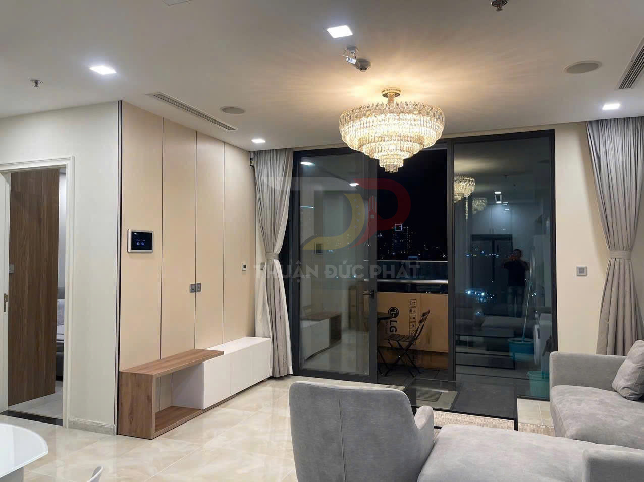 Bán Căn Hộ Aqua 1 Vinhomes Golden River 2 Phòng Ngủ 83,2 Mét Vuông Full Nội Thất View Nội Khu Xéo Sông Landmark 81 Giá 19 Tỷ