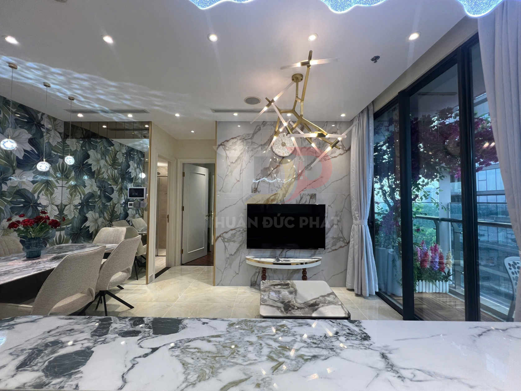 Bán căn hộ Vinhomes Golden River Lux 6 full nội thất cao cấp 1 phòng ngủ diện tích 50.7m2 view nội khu giá 10.9 tỷ