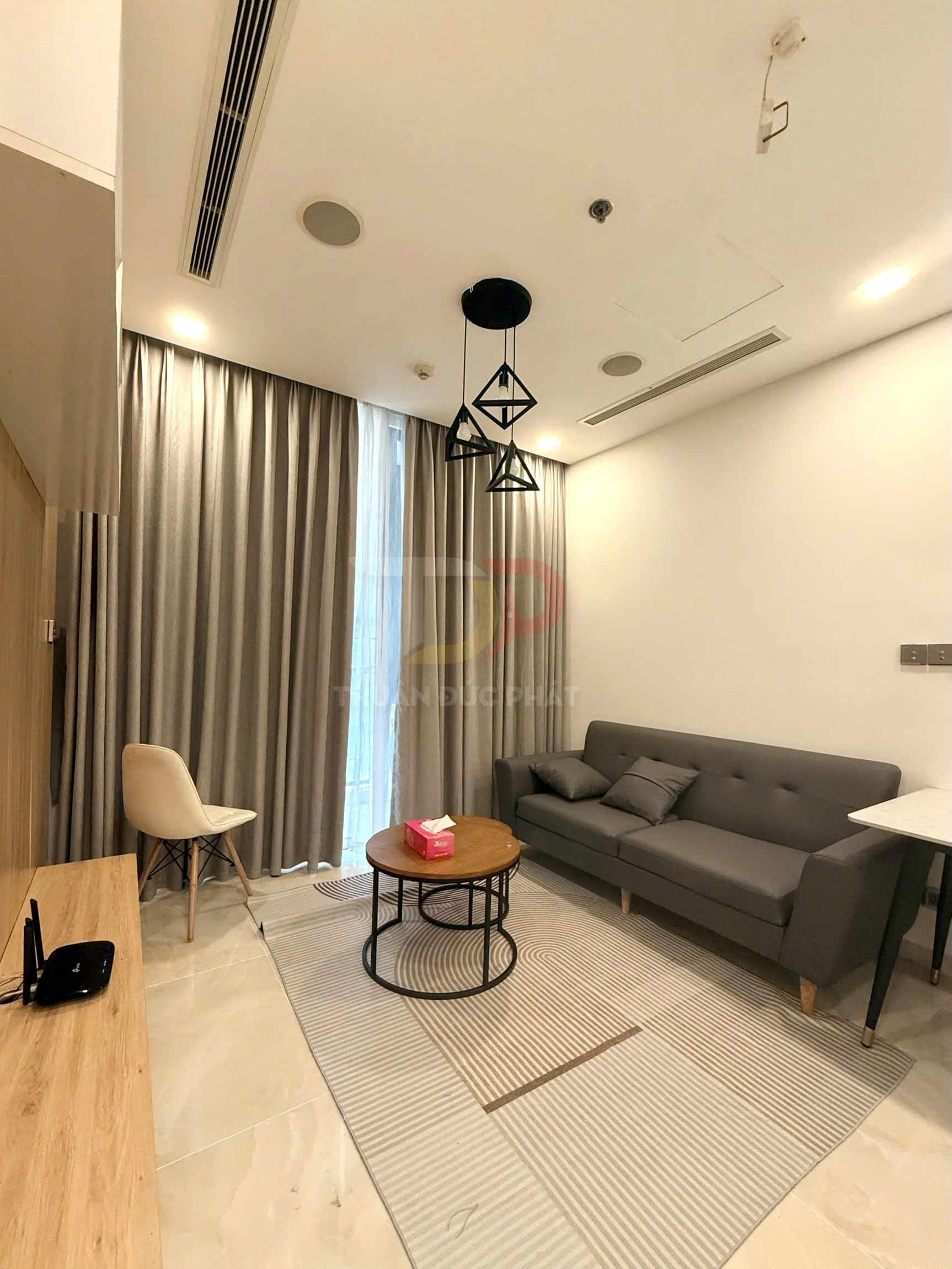 Bán Căn Hộ 1 Phòng Ngủ Vinhomes Golden River Tòa Aqua 1 View Sông Trực Diện Cùng Đầy Đủ Nội Thất Sang Trọng