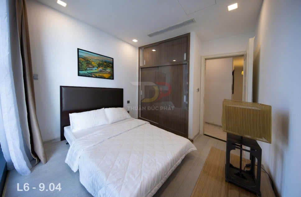 Bán căn hộ Lux 6 Vinhomes Golden River 2 phòng ngủ full nội thất view xéo sông và Thảo Cầm Viên
