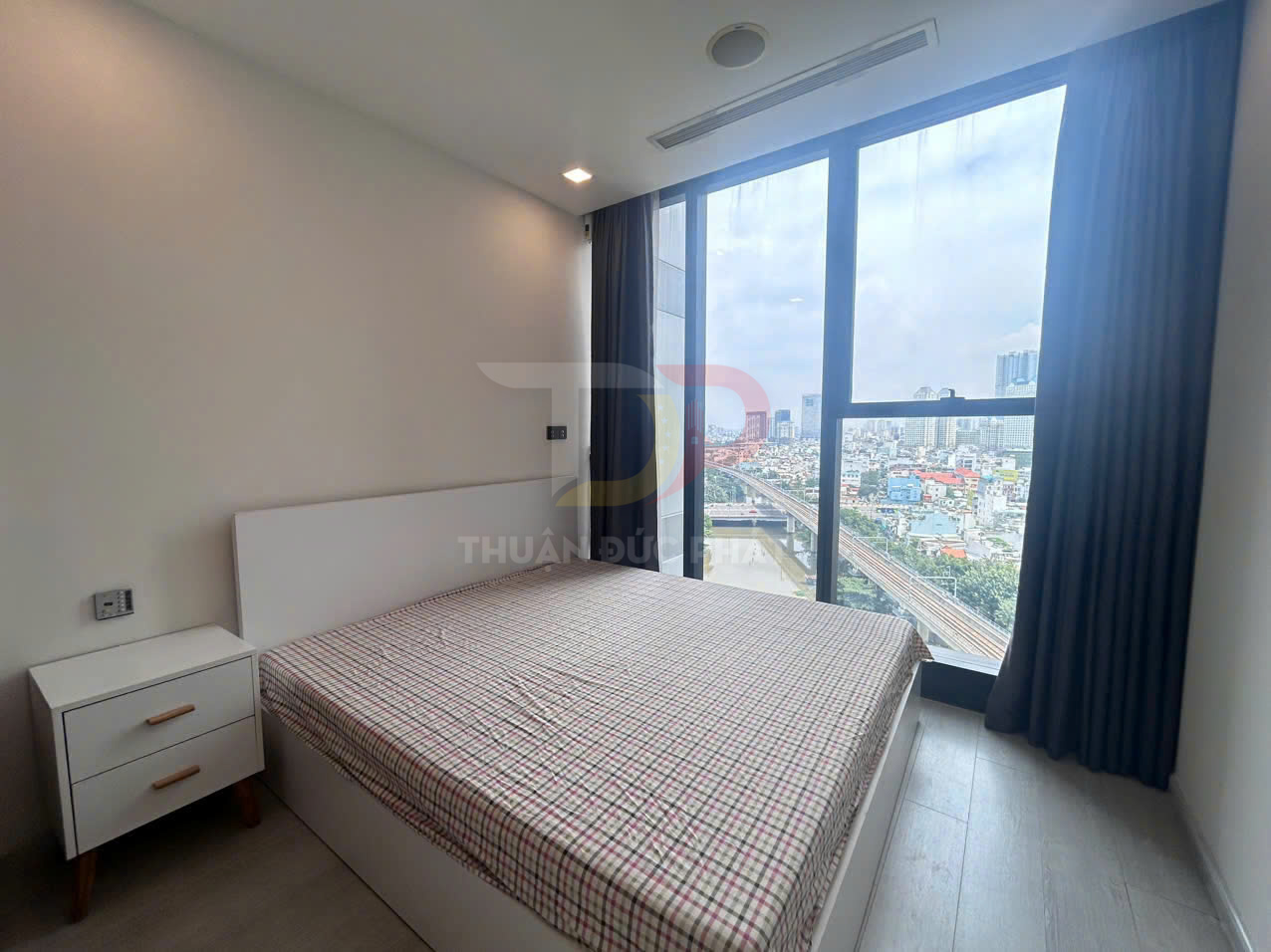 Cho Thuê Căn Hộ Vinhomes Golden River 1 Phòng Ngủ Tòa Aqua 4 View Sông Và Landmark 81