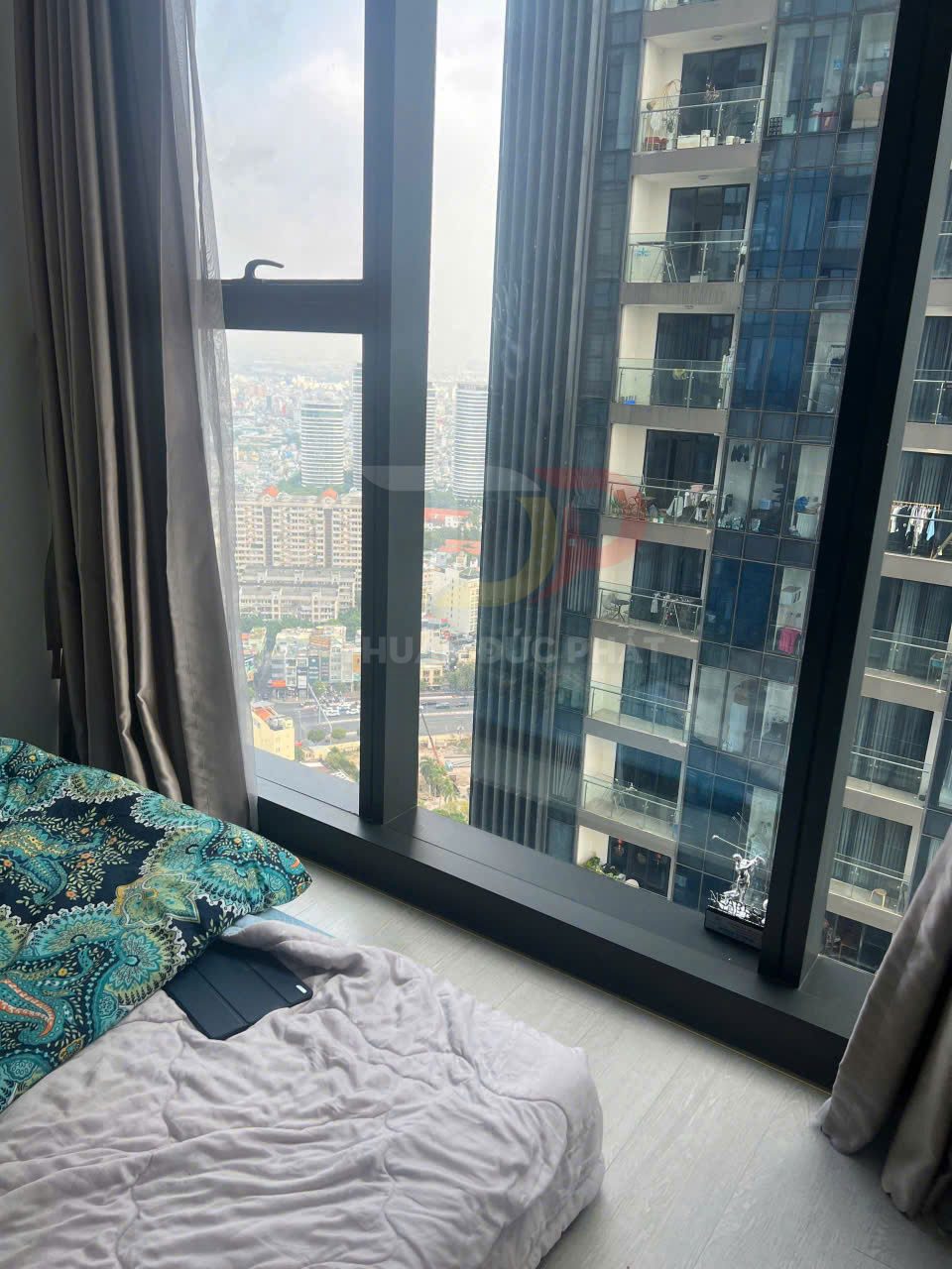 Bán căn hộ Vinhomes Golden River Aqua 2 view sông và Bitexco 3 phòng ngủ diện tích 118.5m2 giá 32 tỷ đầy đủ pháp lý