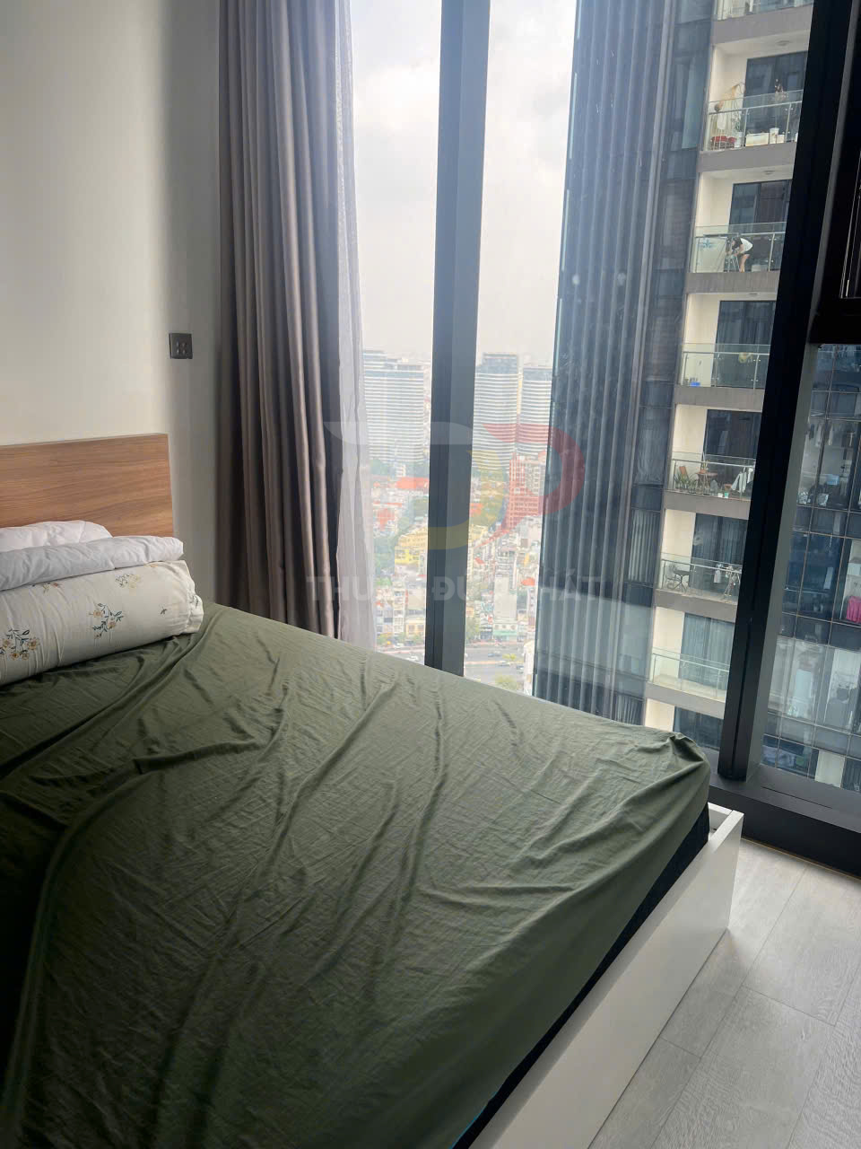 Bán căn hộ Vinhomes Golden River Aqua 2 view sông và Bitexco 3 phòng ngủ diện tích 118.5m2 giá 32 tỷ đầy đủ pháp lý