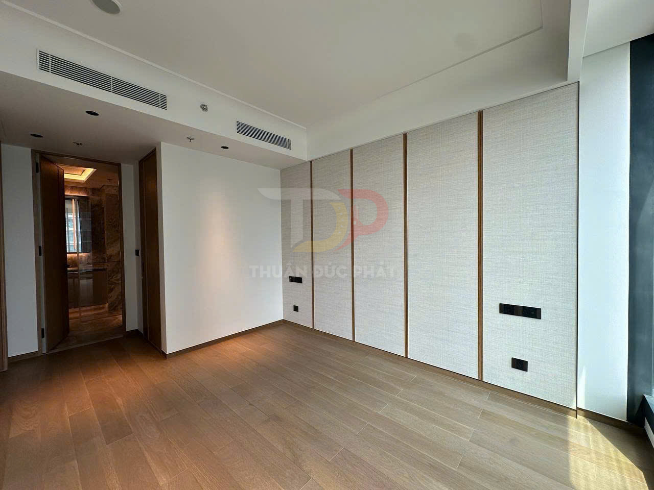 Cho Thuê Căn Hộ Grand Marina Saigon Tòa Sea 1 Phòng Ngủ 60m2 View Công Viên Lotus Lá Sen Và Sông Sài Gòn Nội Thất Cơ Bản Cao Cấp