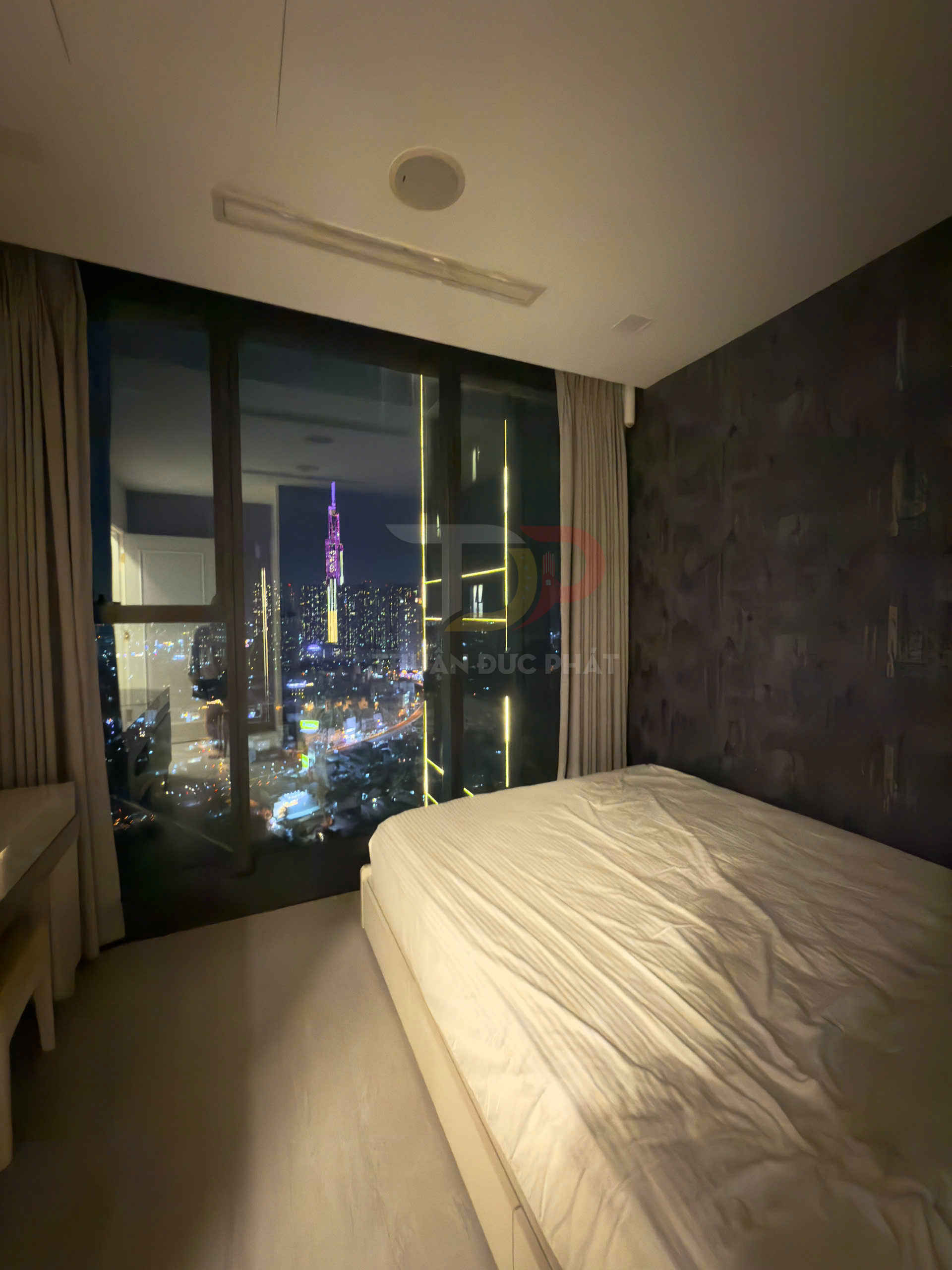 Bán Căn Hộ Vinhomes Golden River Tòa Aqua 3 Hai Phòng Ngủ Tầm Nhìn Landmark 81 Sổ Hồng Chính Chủ